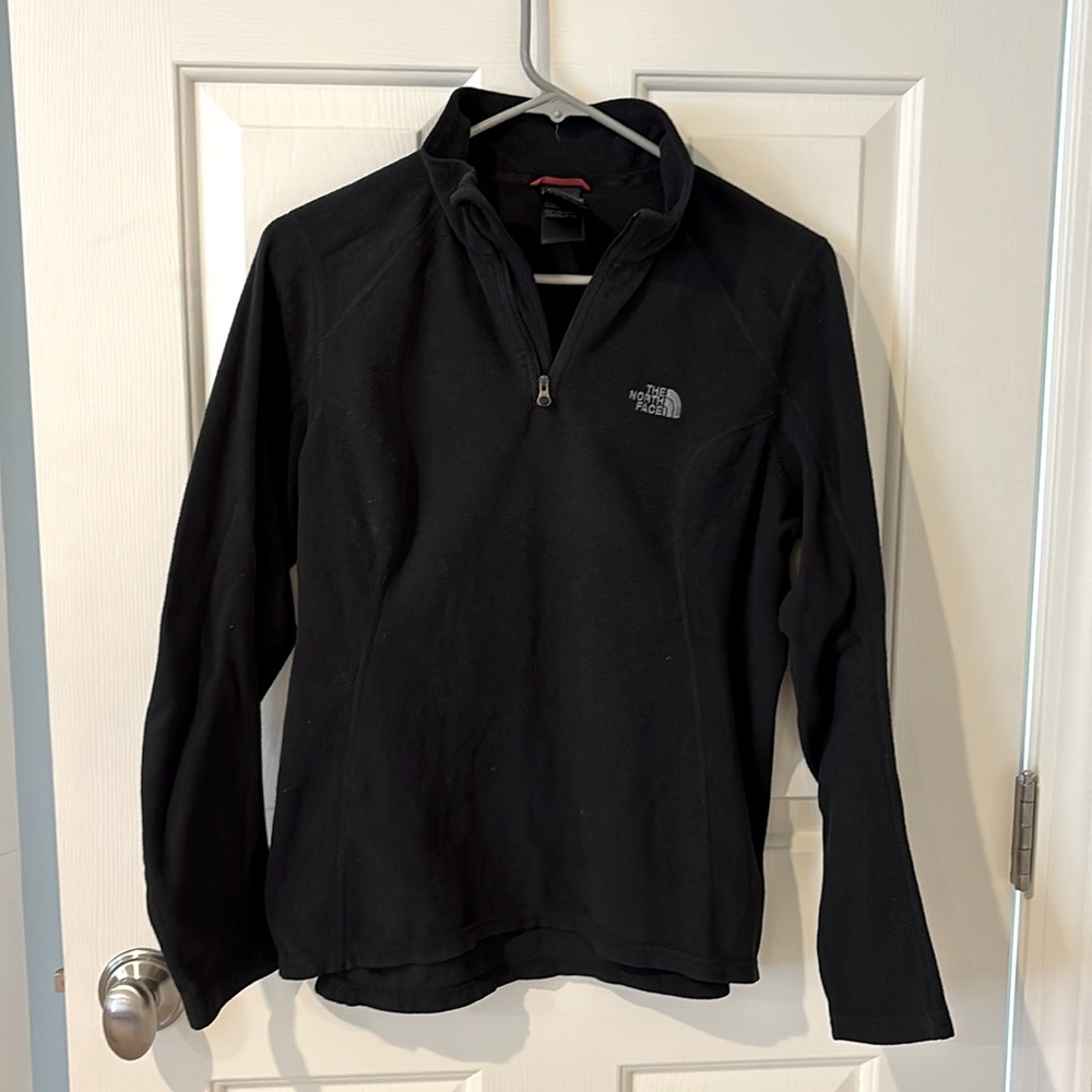 Black North face quarter zip pull over women’s medium
